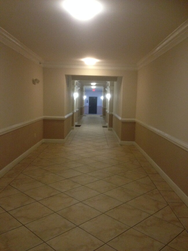 SUN FILLED LUXURY CONDO IN THE KENTLANDS House Rental in Gaithersburg