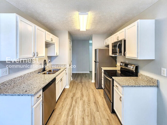 Photo - 511 White Oak Dr