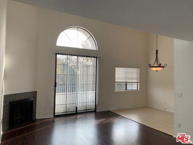 Building Photo - 4353 Coldwater Canyon Ave Rental