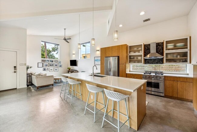 Building Photo - 207 Caney St Rental