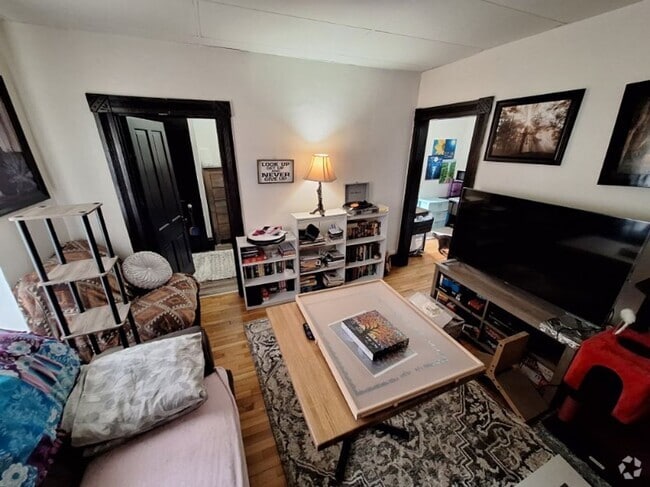 Building Photo - Cute 1 Bedroom 1 Bath Apartment On The Nor... Unit 4