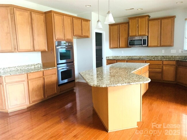 Photo - 1472 Chandler Ave NW