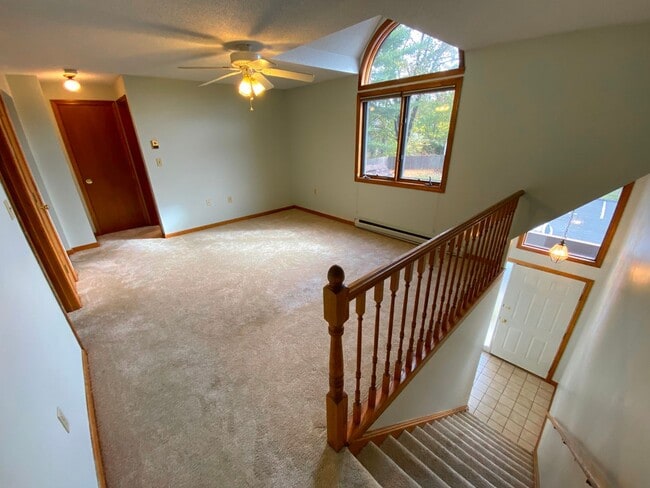 16 Northampton Ln