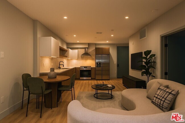 Building Photo - 5832 Virginia Ave Unit 402 Rental