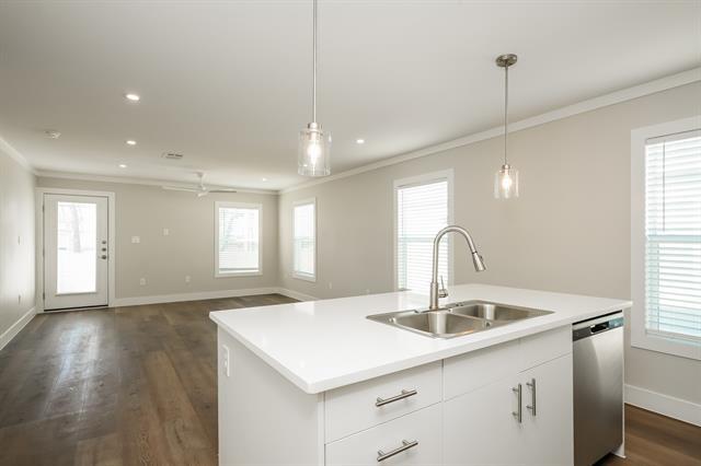 Photo - 2104 Belzise Terrace