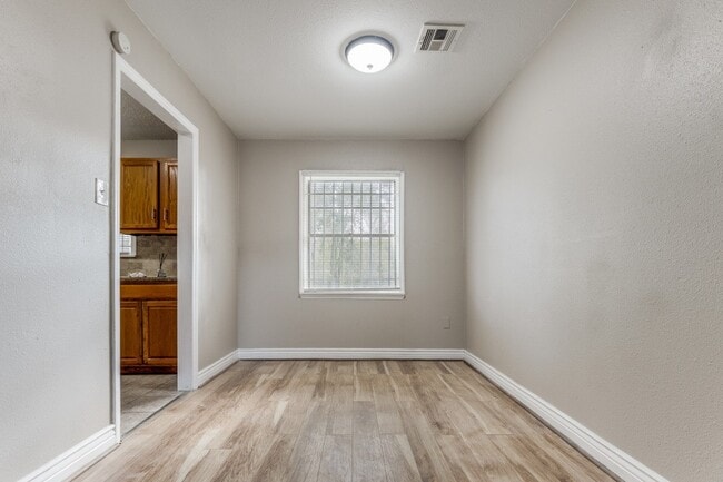 Photo - 9310 Forest View St