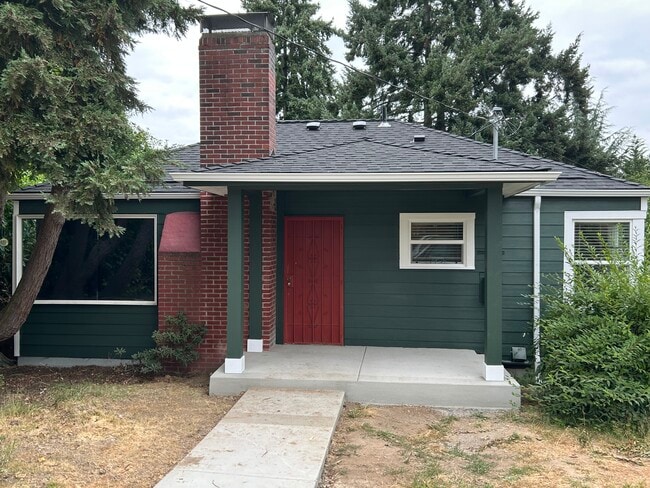Unit A. Upper Level . Front access - 4646 S Willow St Rental