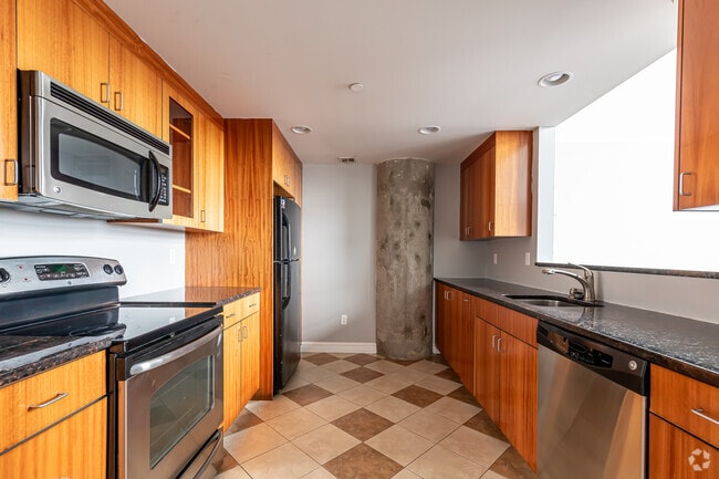 2BR, 1BA - Kitchen - Parkville Management