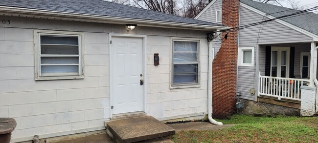 Building Photo - 903 Martin St Unit B