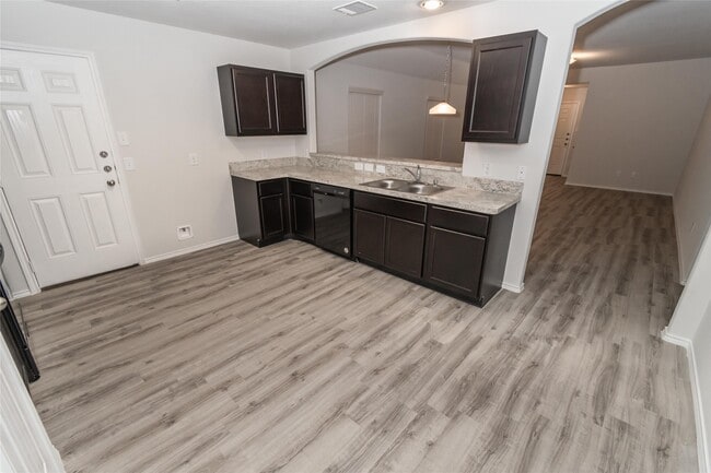 3311 Lake Como Ct