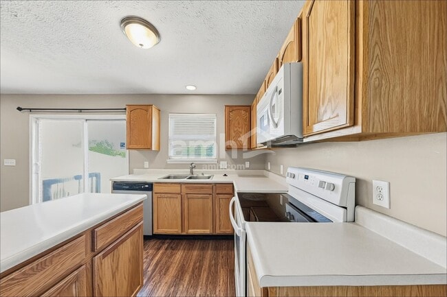 10942 Alamosa Dr