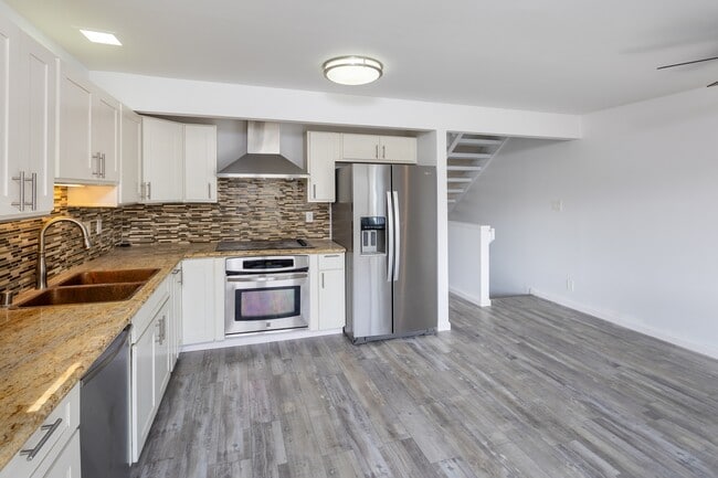 1098 Kumukumu St