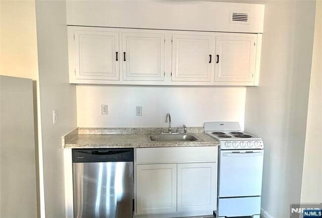 Photo - 1590 Anderson Ave Unit 4D