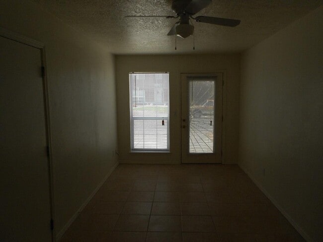 Photo - 4 Bedroom, 2.5 Bathroom! Lovely Home in Lo...