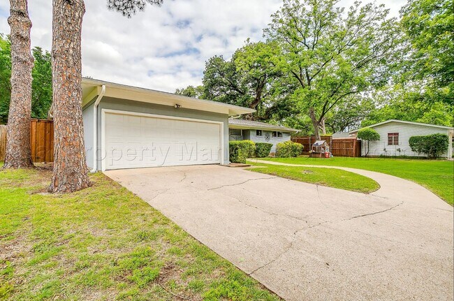 1813 Thomas Pl