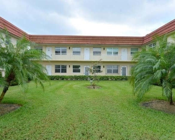 Front view from 7th Fairway - 1 Vista Palm Ln Condo Unit 104