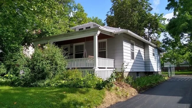 Building Photo - 409 Pauline Blvd Rental