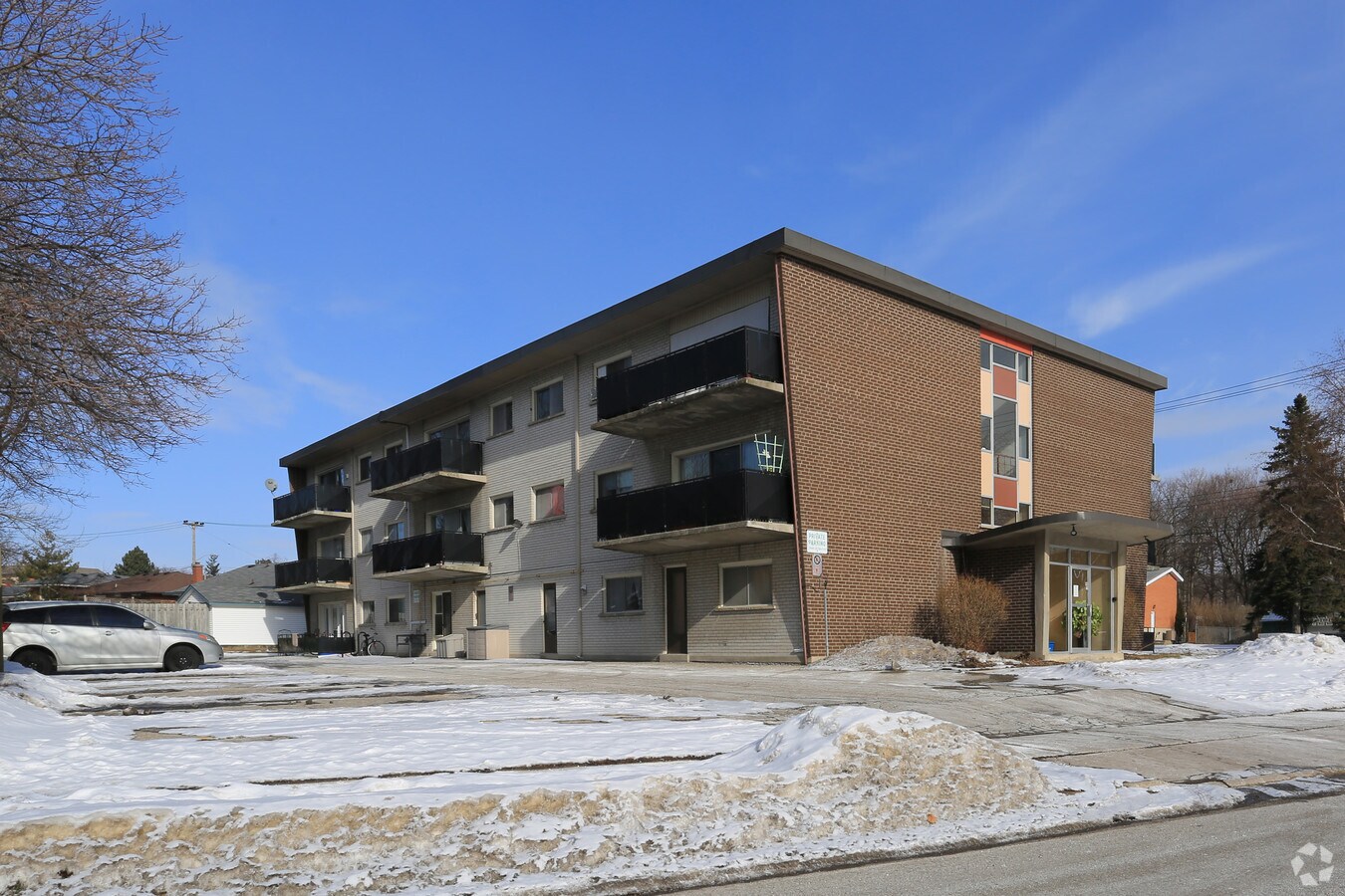 Photo - 180 Franklin St N