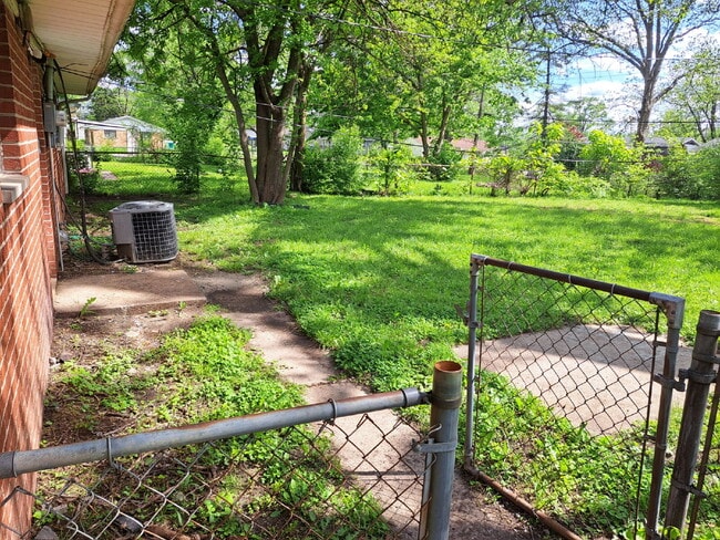 Building Photo - "3-Bedroom Quiet Neighborhood !" Rental