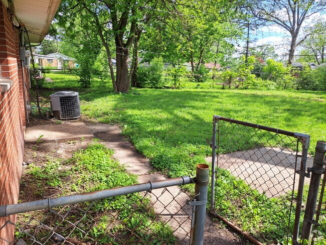 Building Photo - "3-Bedroom Oasis in Cahokia Heights – Cozy... Rental