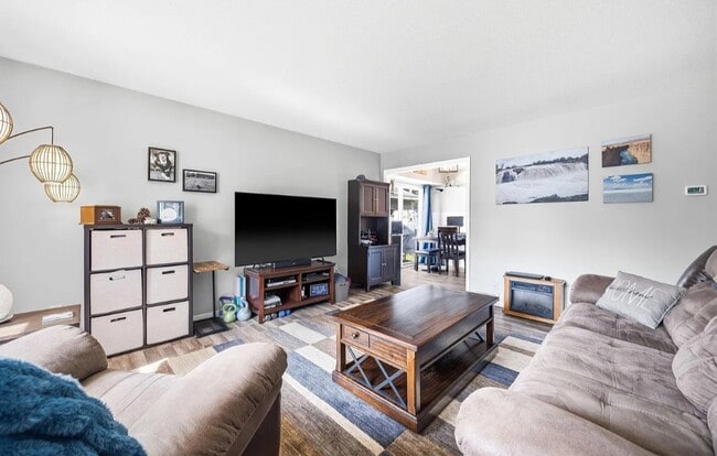 Photo - 715 6th Ave S