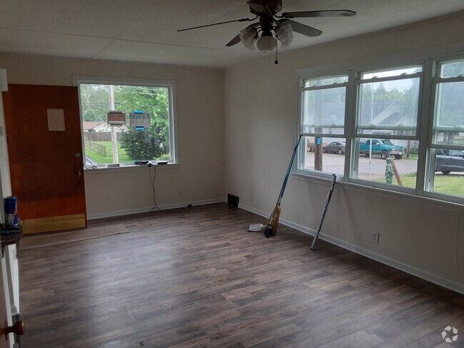 Building Photo - 805 Dingman St Rental