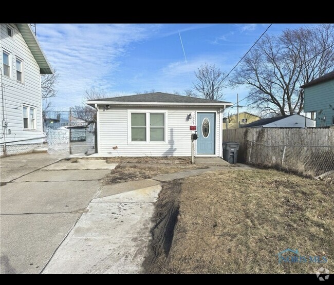 Building Photo - 1537 White St Rental