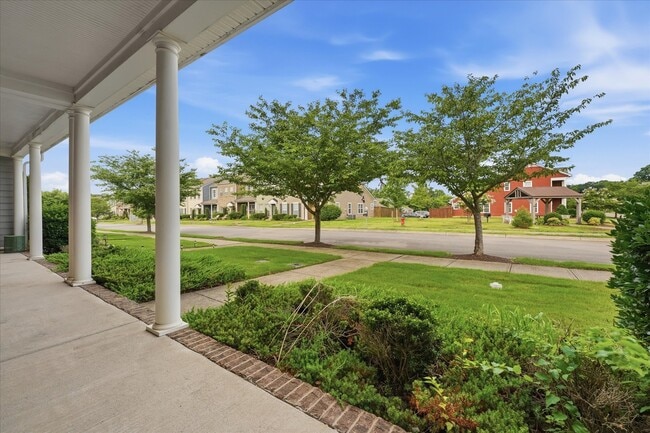 Photo - 2050 Hemlock Dr