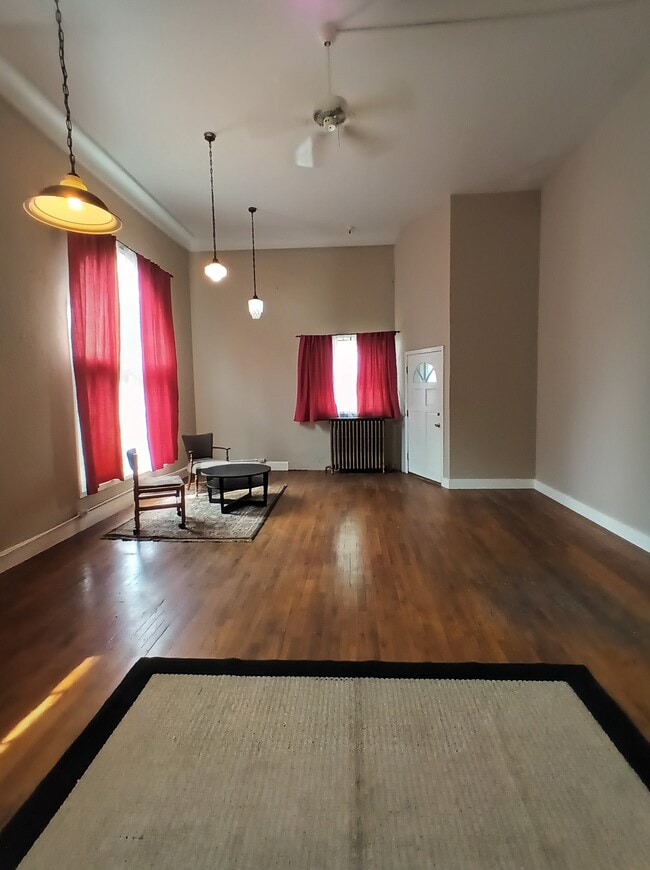 Photo - 2009 2nd St NE