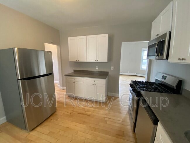Building Photo - 139 Bowdoin St Unit 2 / 2nd Floor Rental