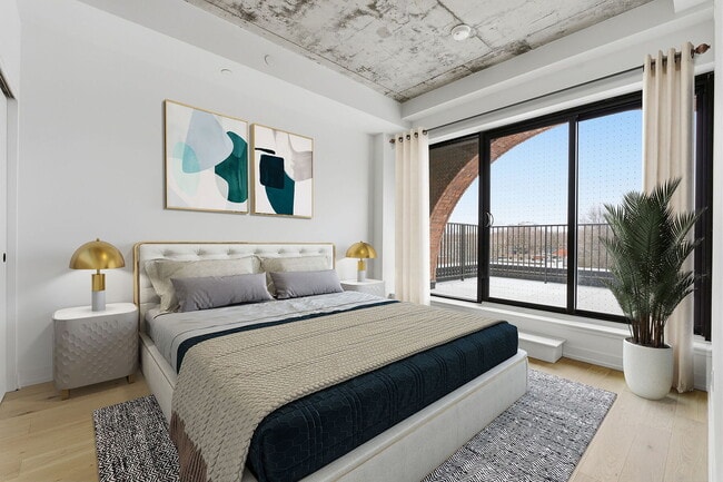 Photo - 761 Queen St E