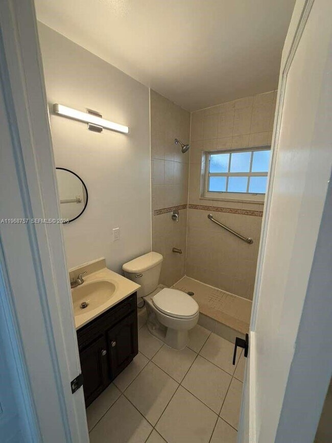 Photo - 4000 SW 16th Terrace Unidad 4010