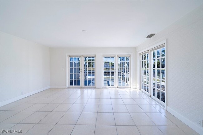 Building Photo - 4916 Viceroy St