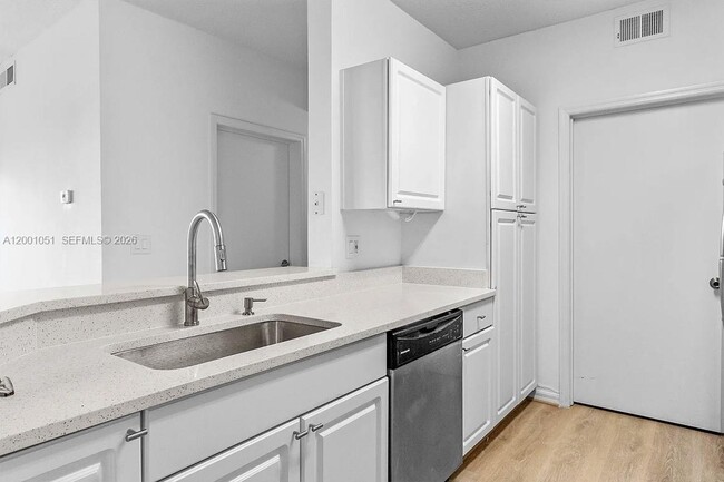 Photo - 5554 Metrowest Blvd Unidad 211