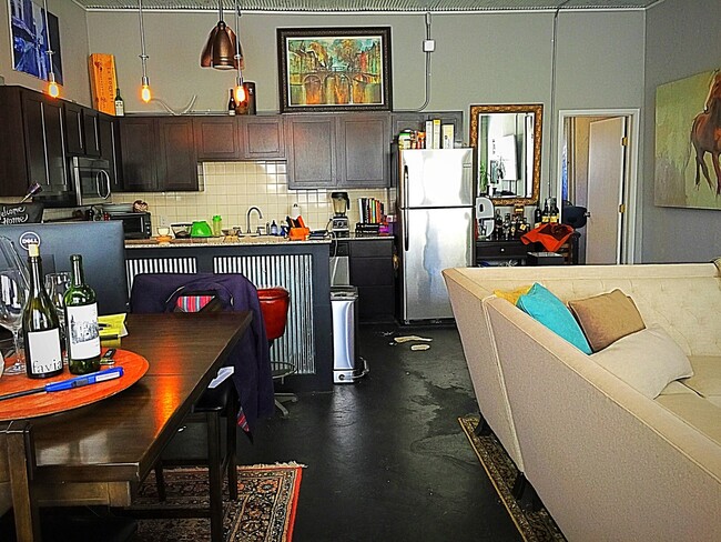 Urban Living- One bedroom/1Bath Flat- Uniq... - Urban Living- One bedroom/1Bath Flat- Uniq... House