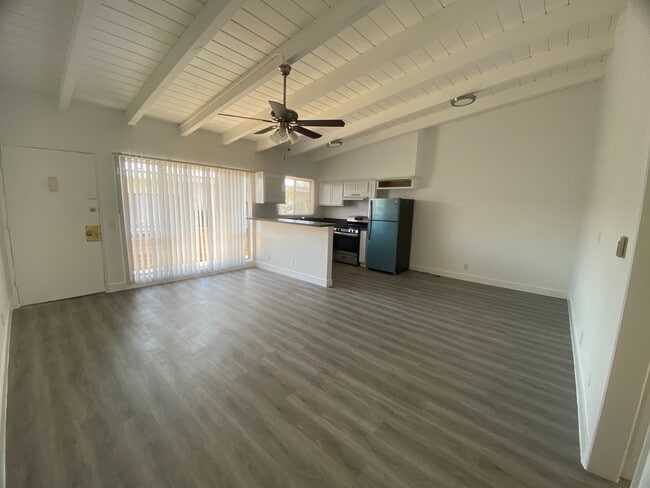 Photo - 10475 National Blvd