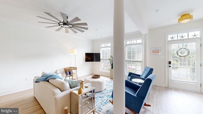 Photo - 17216 Chatham St