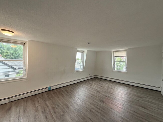 4 Park St Unit 3