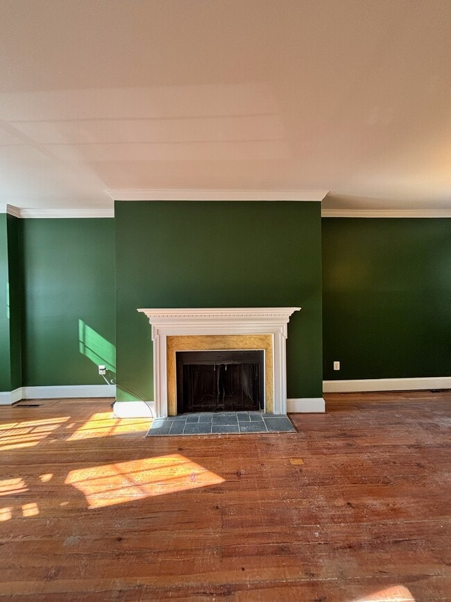 Photo - 807 W 10th St