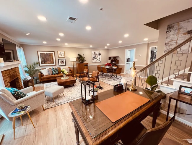 Photo - 586 Saint James Walk SE