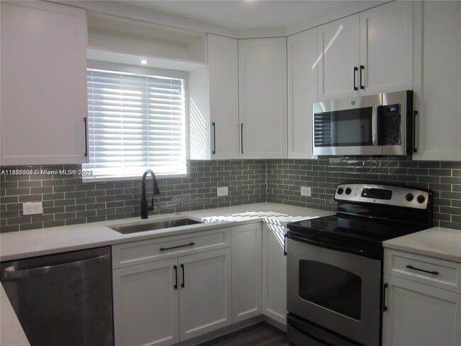 Photo - 7571 Pierce St