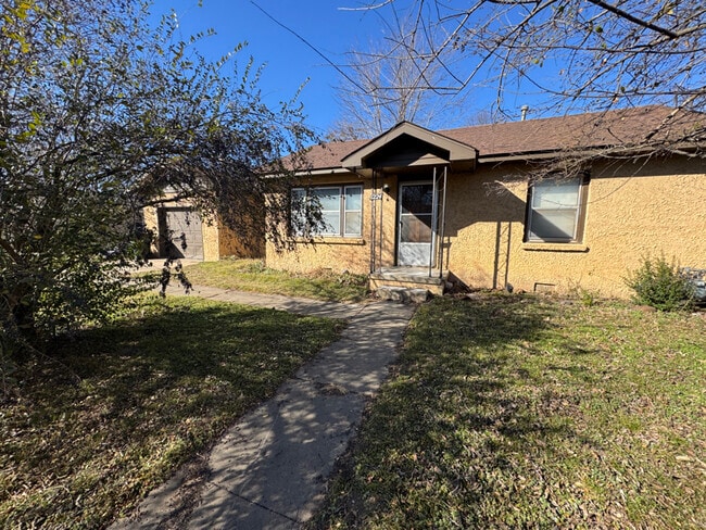 Building Photo - 1224 W Quarles St