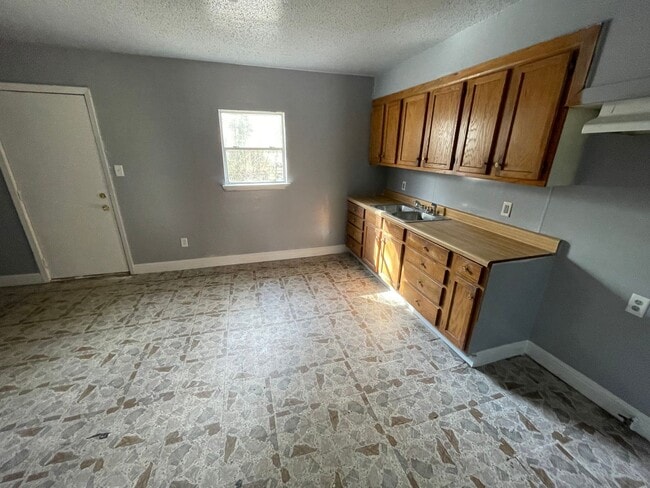 Photo - Special!! Low deposit!!