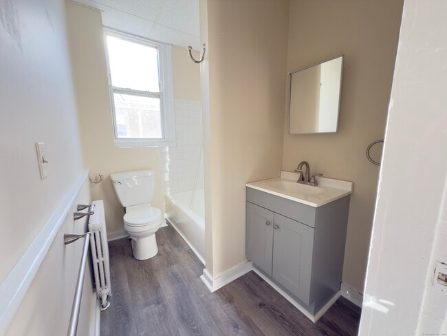 Photo - 590 East St