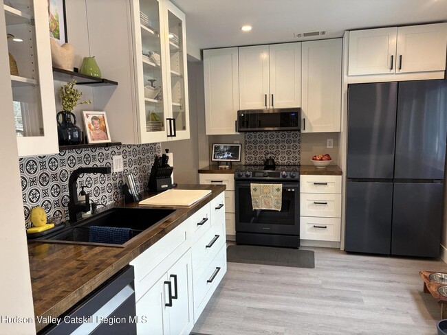 Photo - 204 Village Ct