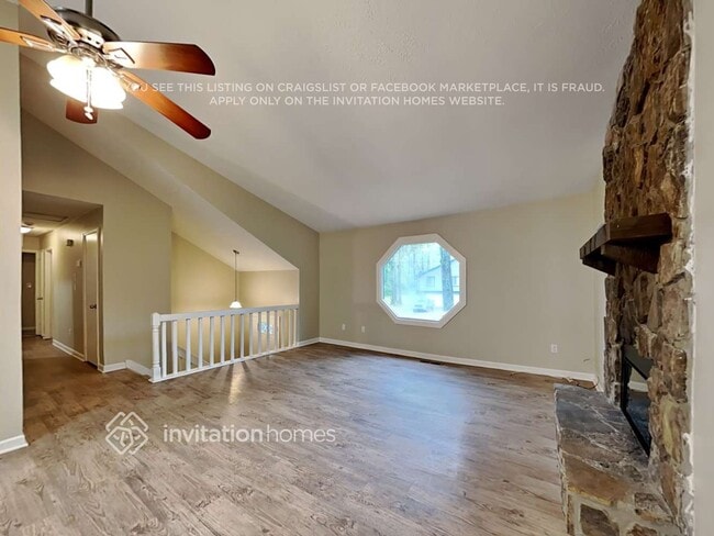 Photo - 4026 Leicester Dr NE