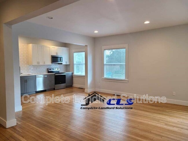 Photo - 930 S Center St