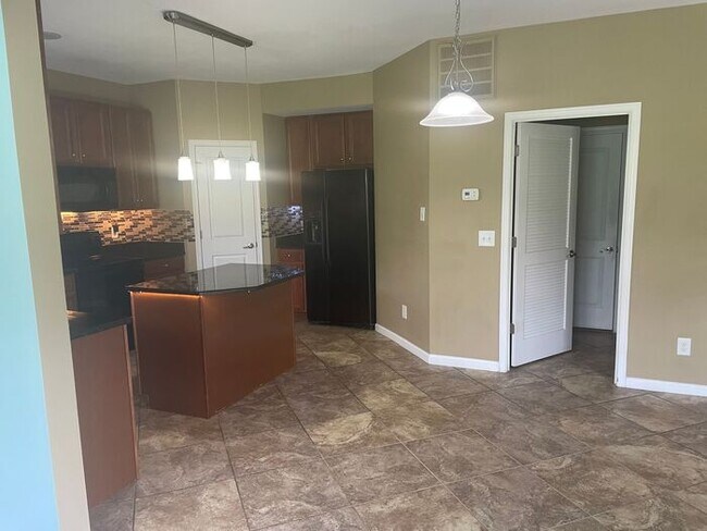 Photo - Large 3 Bedroom/2.5 Bath/Bonus/Florida Room