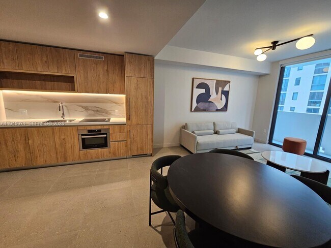 Photo - 11 NE 6th St Unidad 211