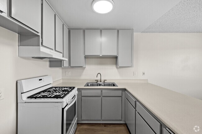 1BR, 1BA - 774SF - Kitchen